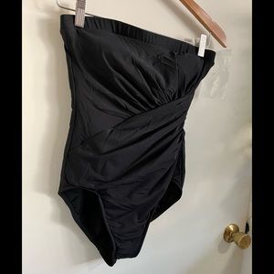 NEW Miraclesuit black solid strapless size 8